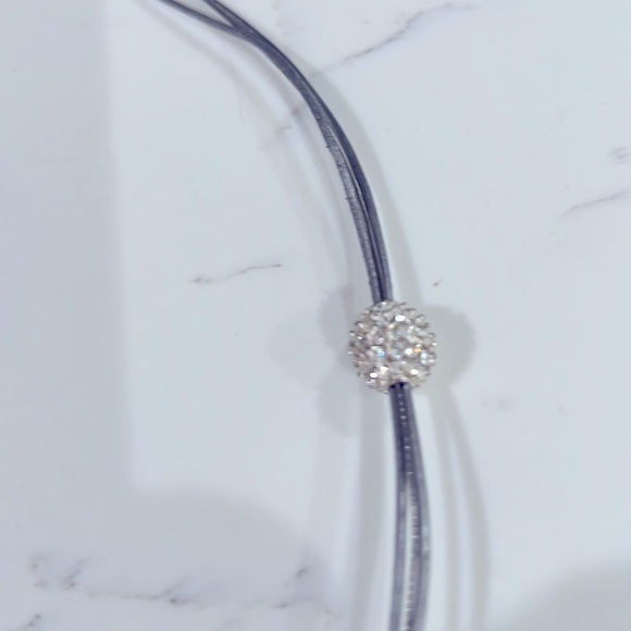 Chicos necklace. Silver leather strands with adjustable clasp - Picture 3 of 5